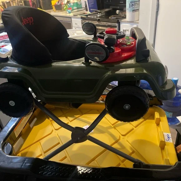 Jeep Wrangler Green and Black Walker - Picture 10 of 11